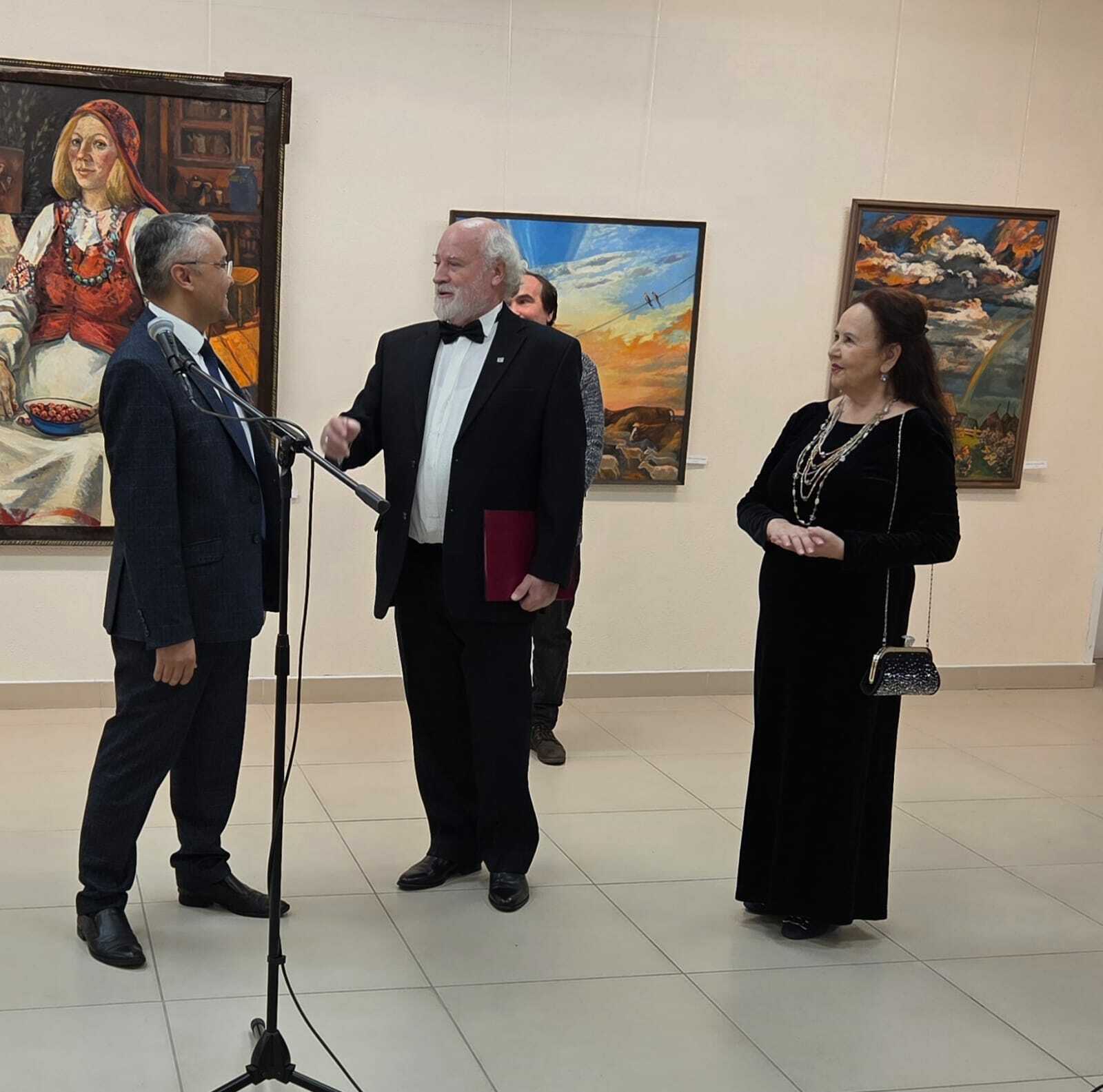 Всю свою жизнь Мастер посвящает творчеству