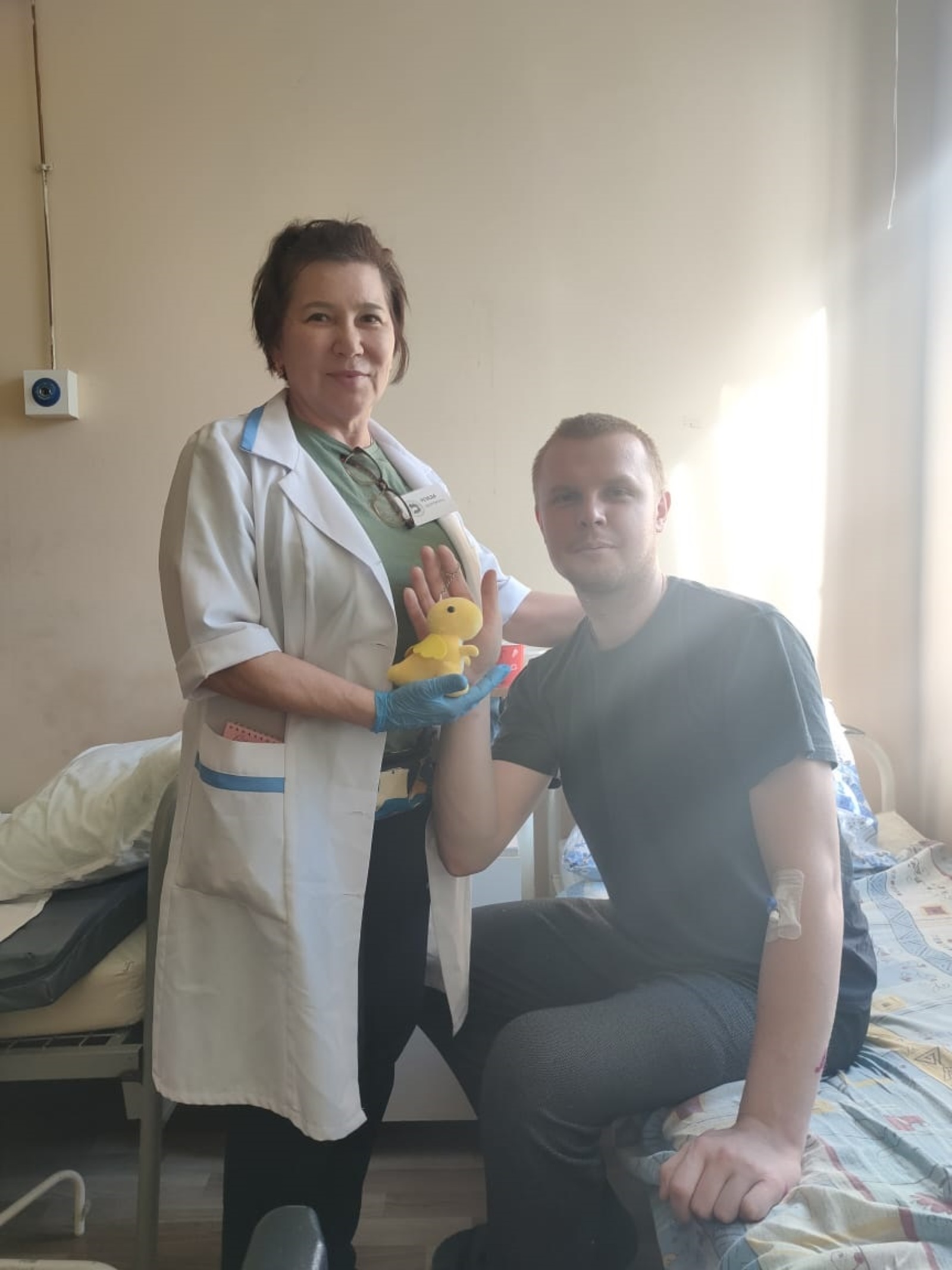 Резеда Жанпейсова: «Даже простые игрушки напоминают бойцам о доме, о семье». // Фото из личного архива.