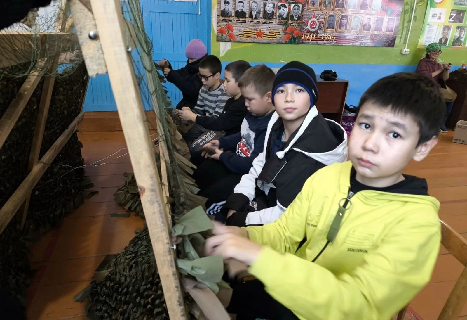 из архива Римы МИНГАЖОВОЙ К плетению сетей в клубе привлекают и детей, и внуков.