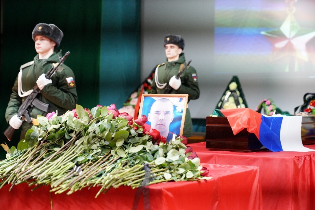 Артём Шейнин в прямом эфире Первого канала почтил память Героя России Алмаза Сафина