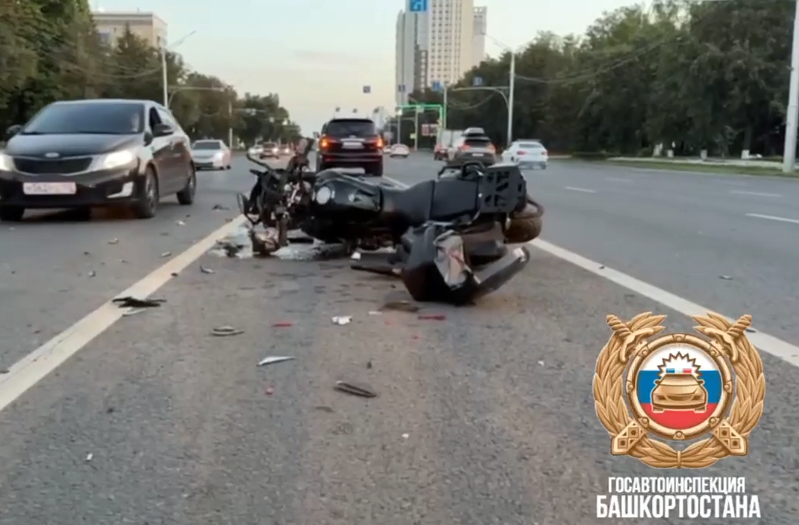 В Уфе подросток на арендованной легковушке столкнулся с мотоциклистом