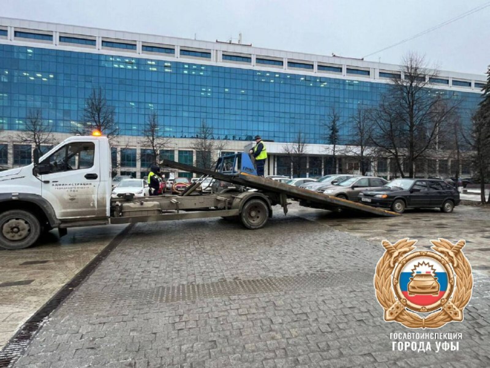В Уфе проходят рейды по выявлению автомобилей, припаркованных на тротуарах