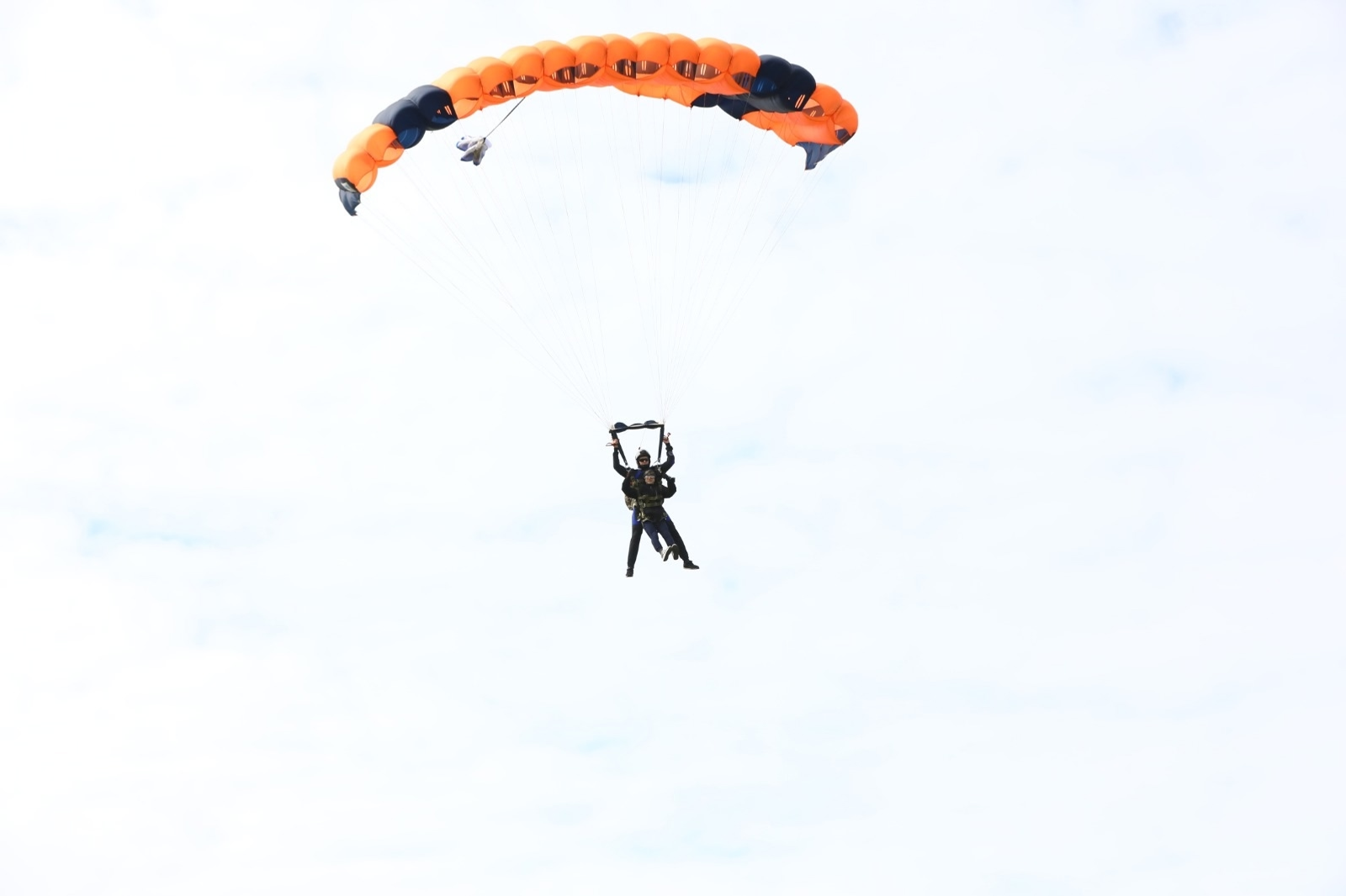 В Башкирии два подростка с ОВЗ совершили прыжок с парашютом