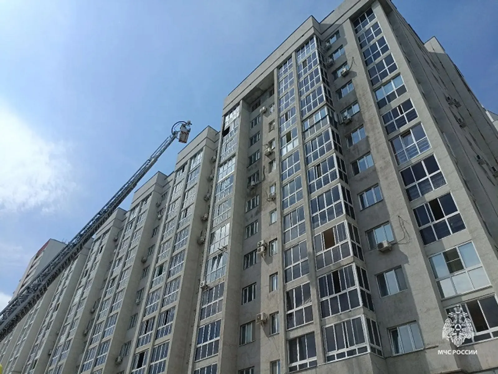 В Уфе загорелся балкон на 12-м этаже высотки