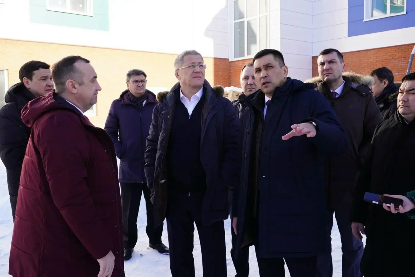 Радий Хабиров осмотрел строительство хирургического корпуса в Учалах