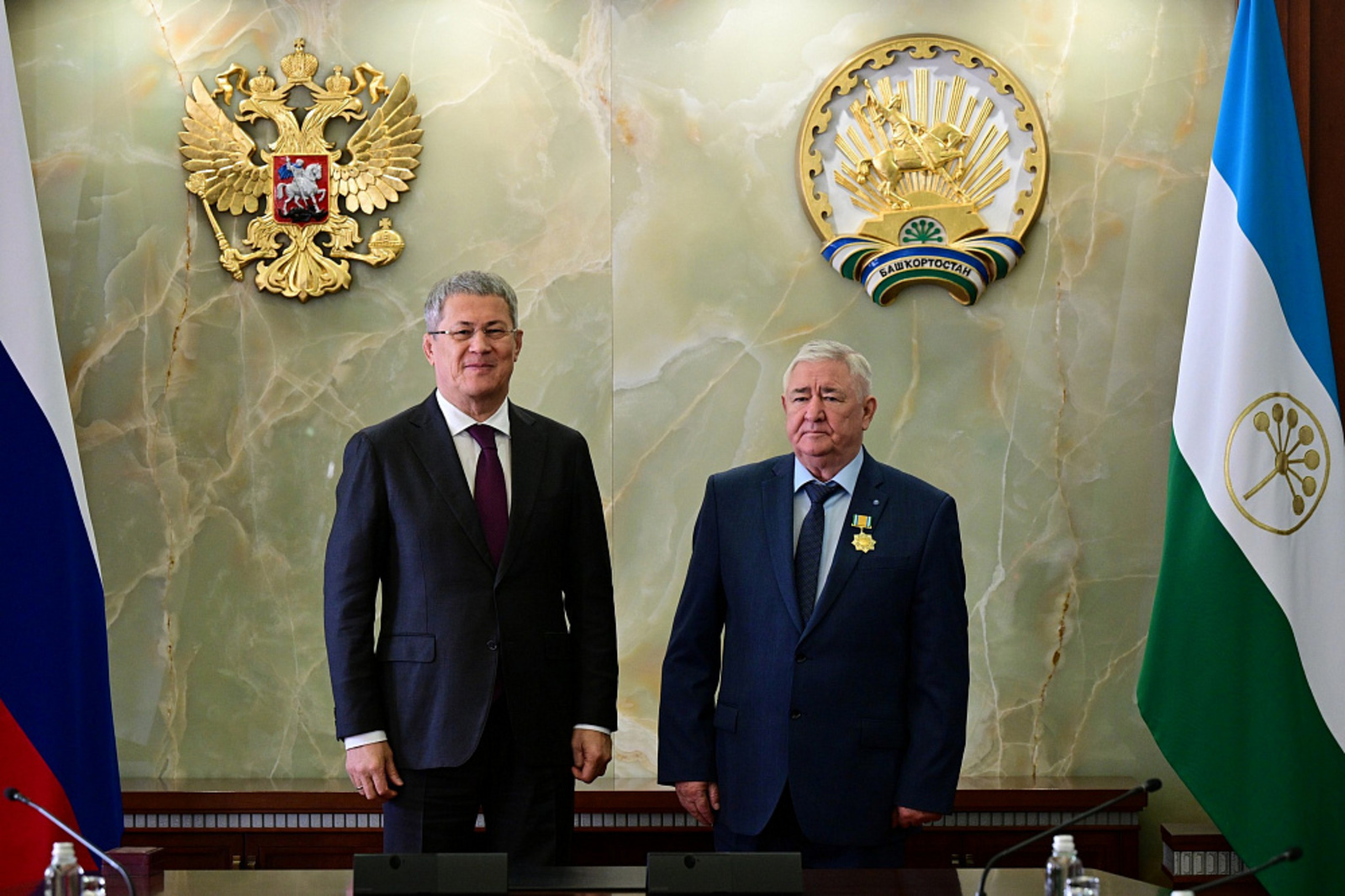 Радий Хабиров наградил Рафаила Диваева орденом