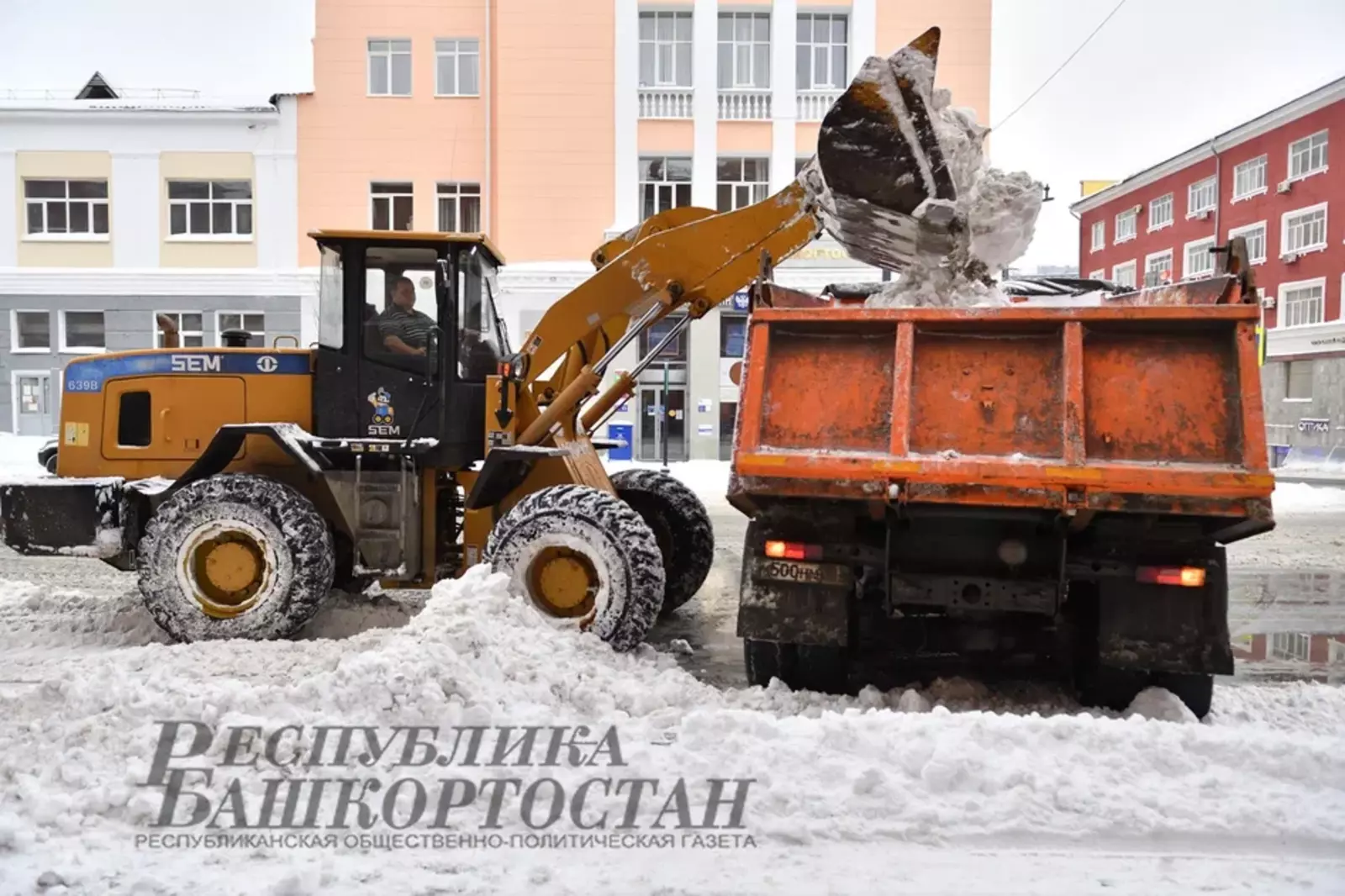 В Уфе закрыли движение по улице Мустая Карима