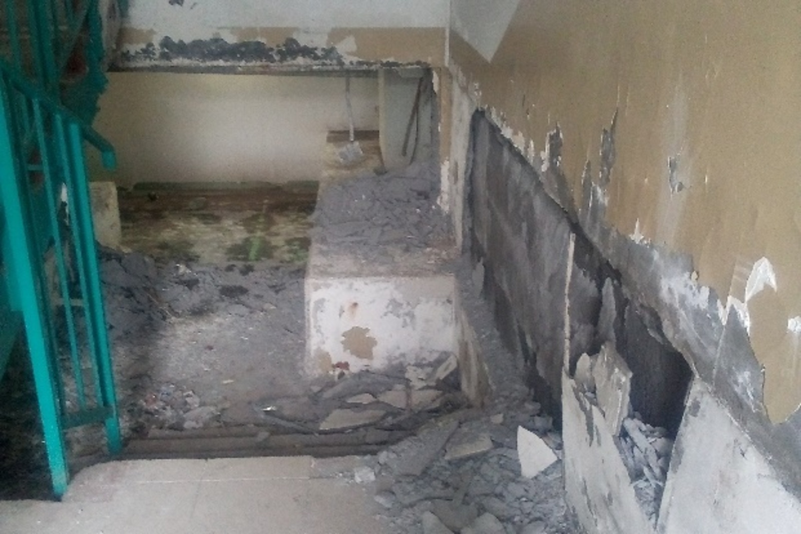 В Башкирии муниципальный чиновник «построил» дома для сирот с фундаментом из пней