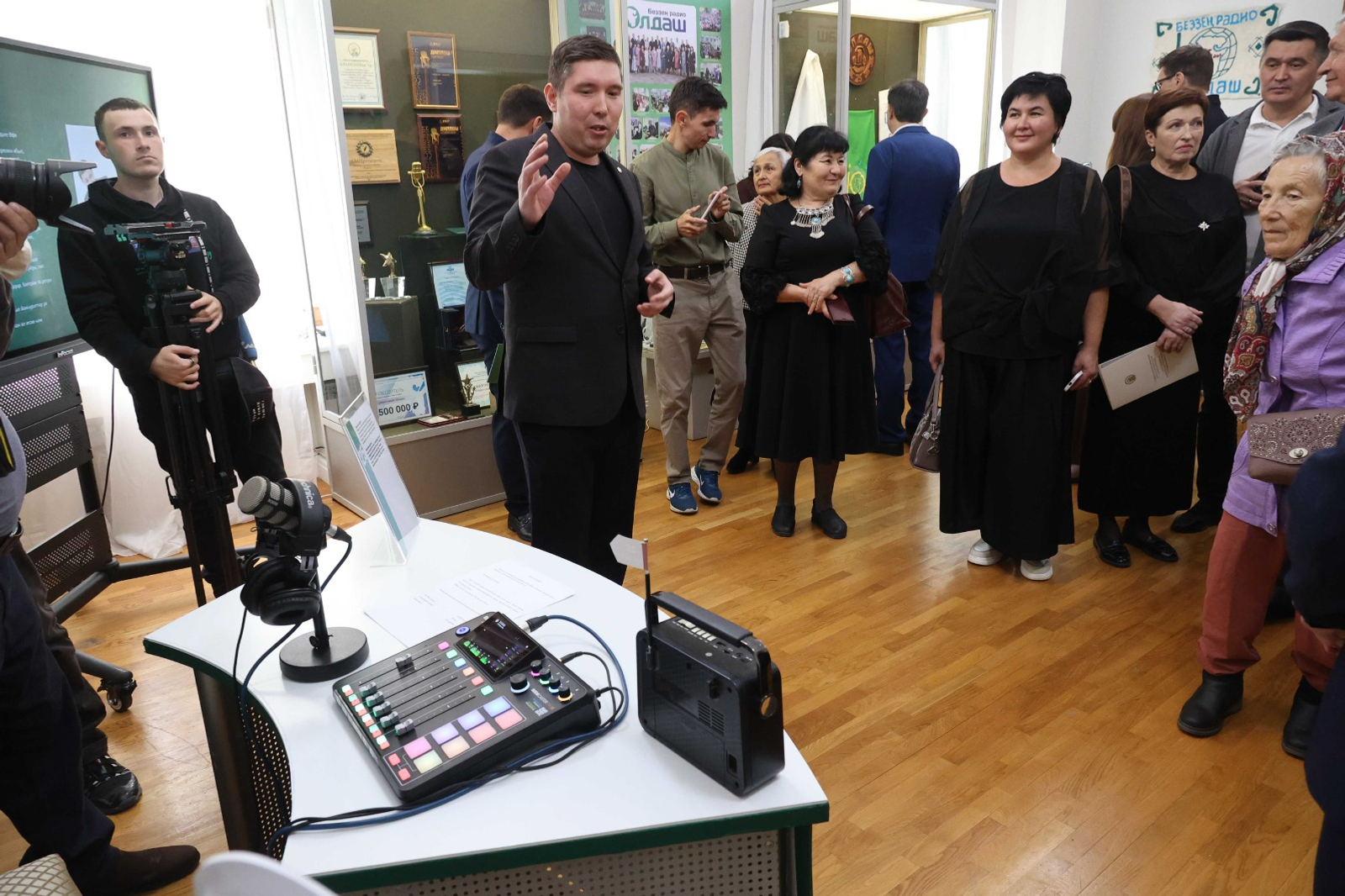 В Нацмузее Башкирии открылась выставка к 25-летию радиокомпании «Юлдаш»