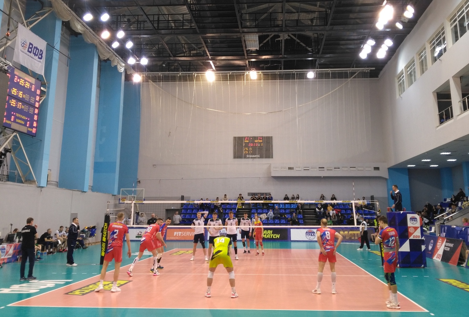 Волейбольный «Урал» одолел оренбургский «Нефтяник» в пяти партиях