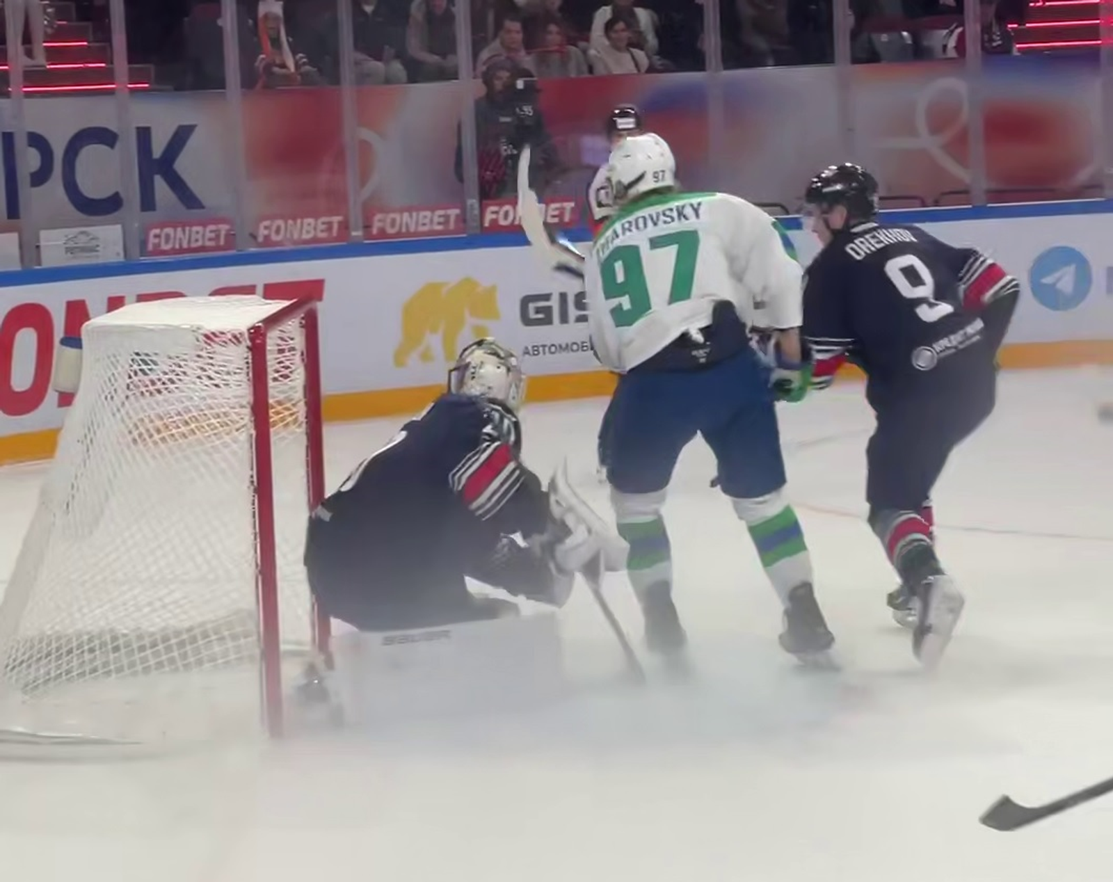 «Салават Юлаев» в богатом на голы матче уступил «Металлургу»