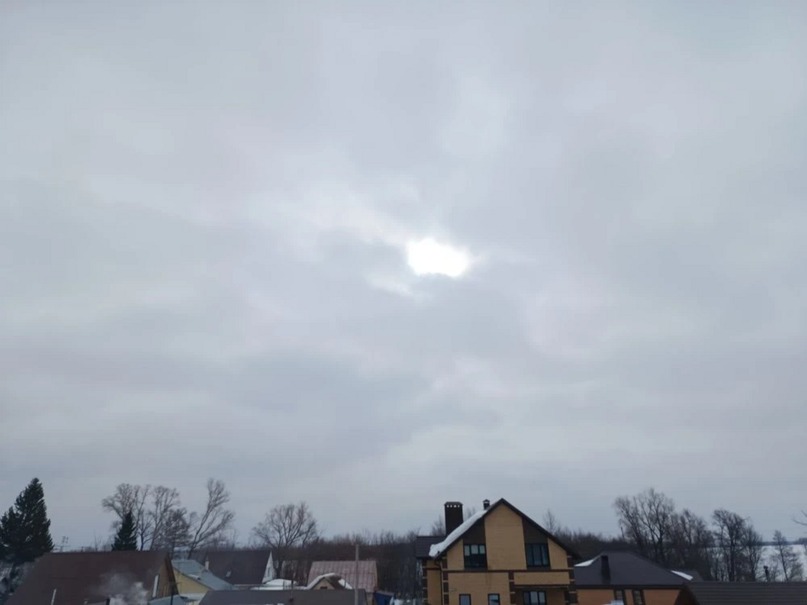 Беспилотники атаковали Уфу: два упали на многоквартирный дом