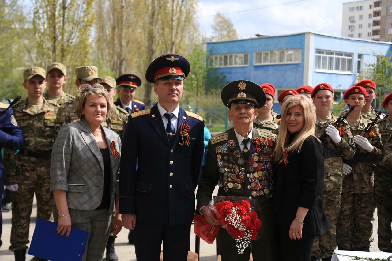 В Уфе сотрудники Следкома и кадеты провели персональный парад для 99-летнего ветерана Великой Отечественной войны