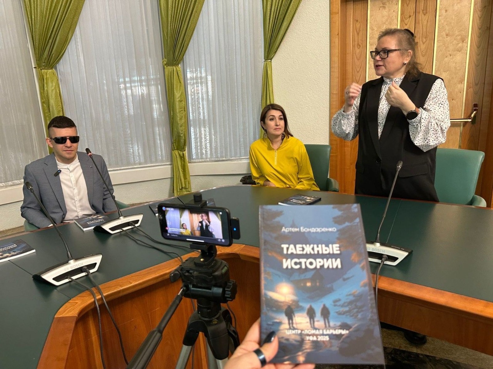 Студент из Уфы Артём Бондаренко представил книгу, написанную шрифтом Брайля