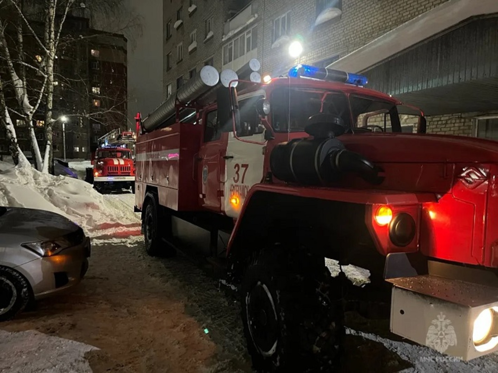 В Башкирии за ночь дважды тушили пожары в многоквартирных домах