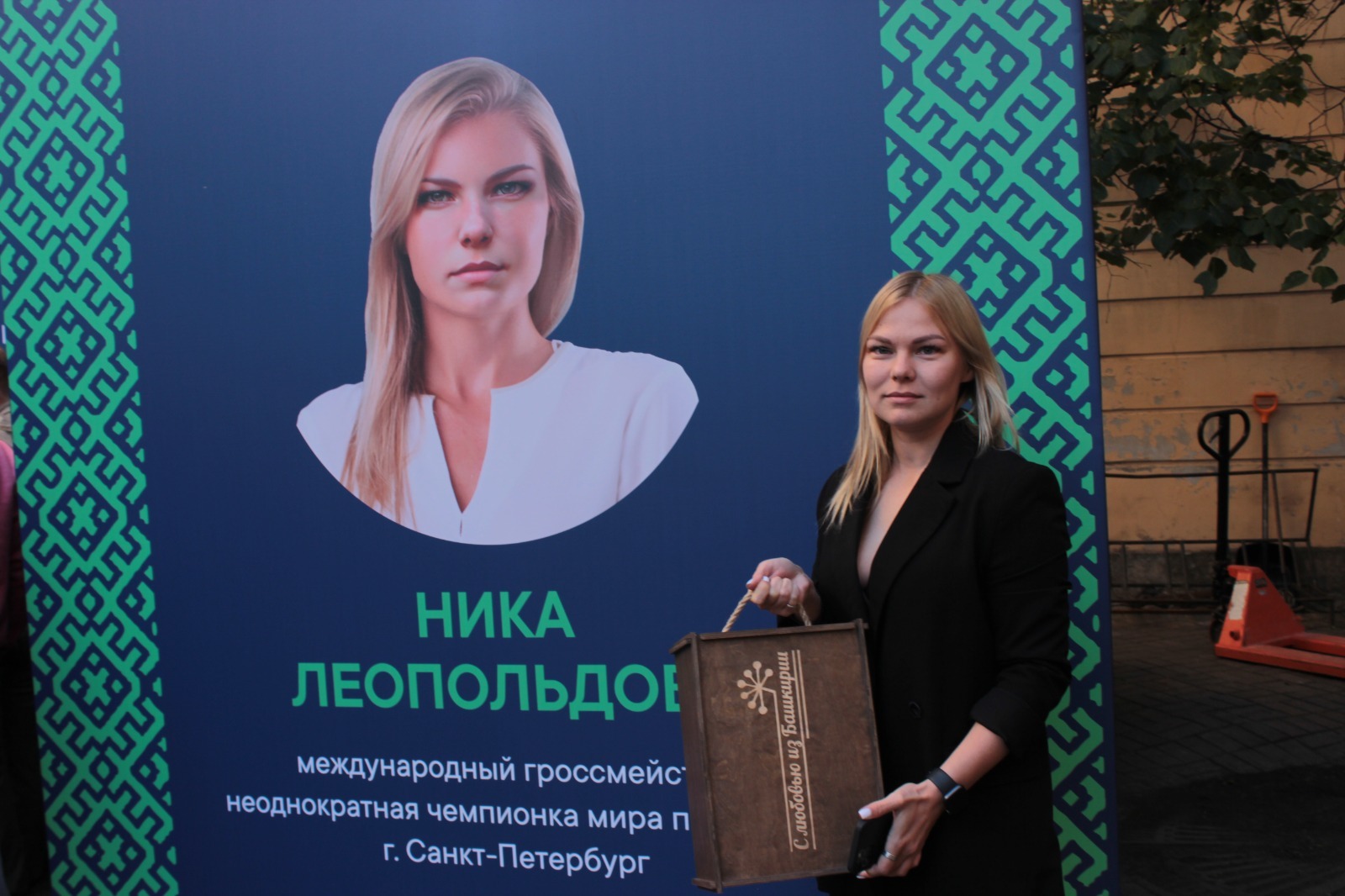 Тамара Тансыккужина провела сеанс одновременной игры в шашки в Санкт-Петербурге