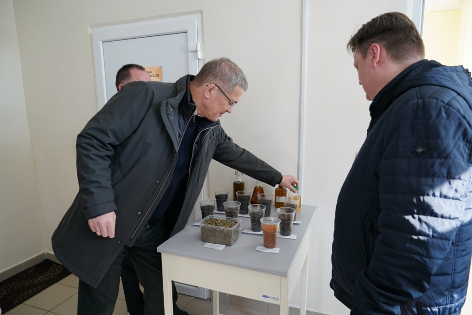 Радий Хабиров посетил предприятие по переработке рапса
