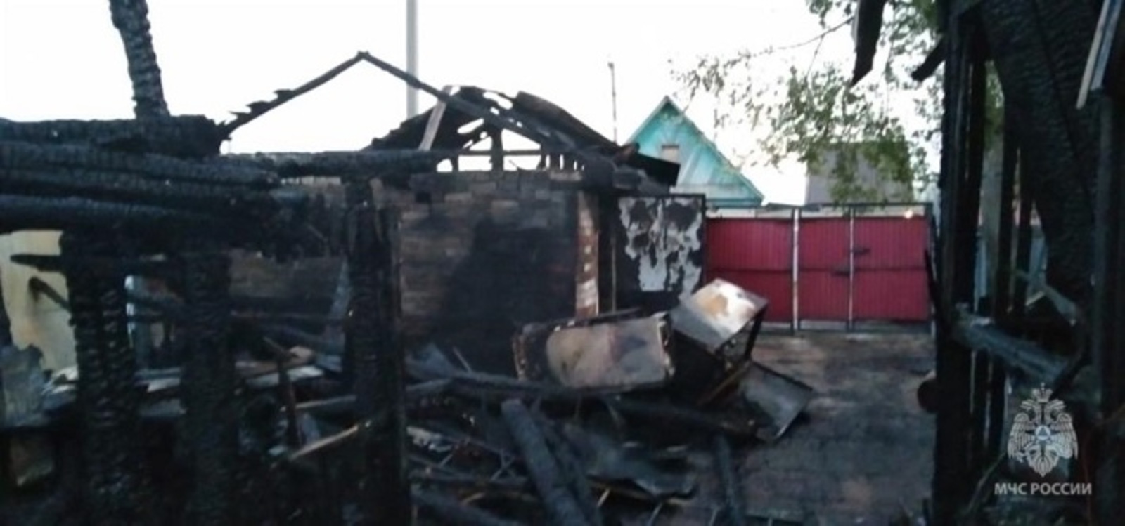 В Башкирии в селе Иглино сгорело целое подворье