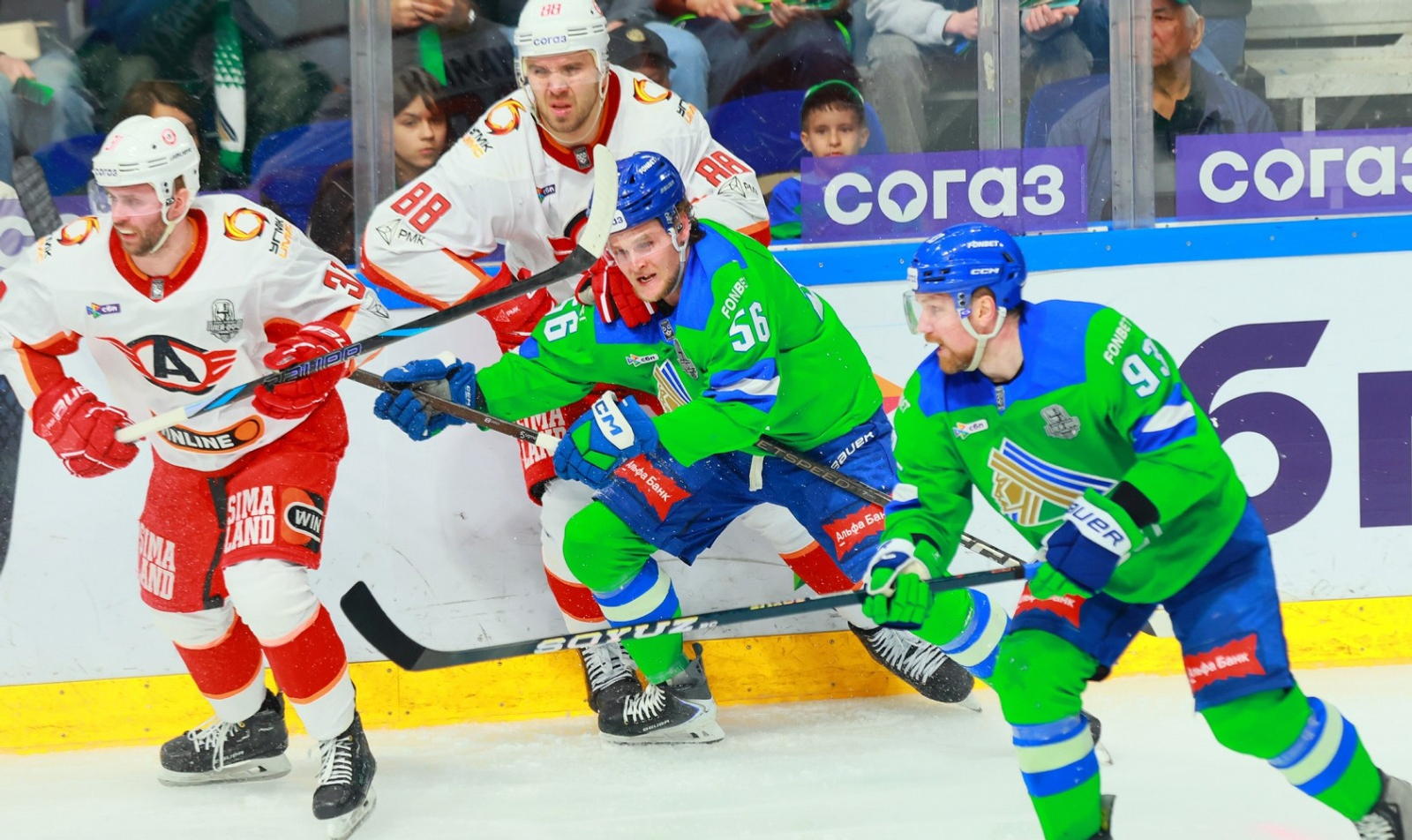 пресс-служба ХК «СЮ» Шелдон Ремпал (№ 56, в зеленой форме) стал лучшим бомбардиром в этой встрече, забросив победный в матче гол.