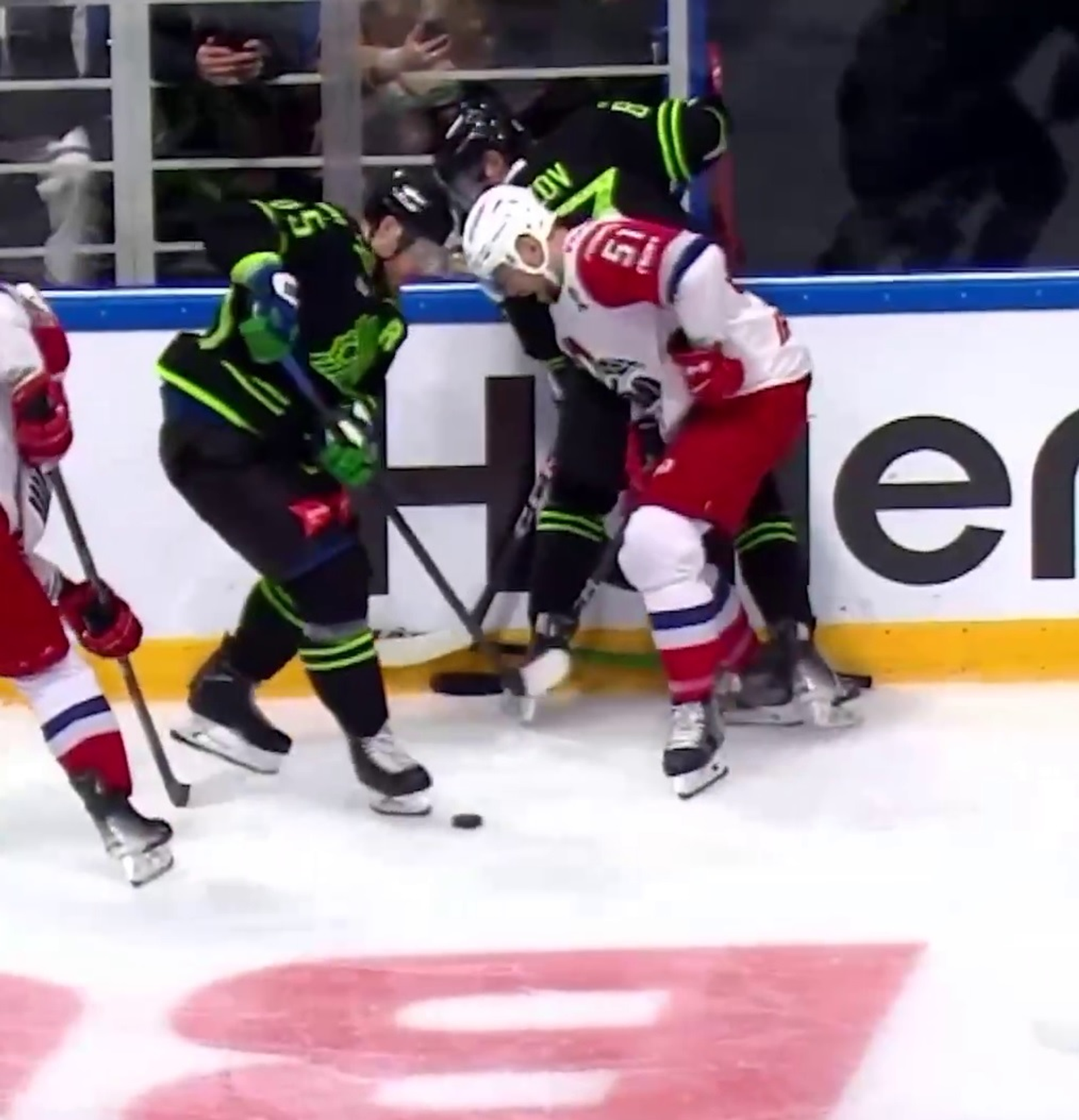 «Салават Юлаев» дома проиграл «Локомотиву»