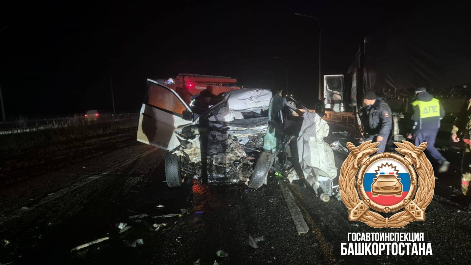 В Башкирии водитель легковушки разбился в столкновении с фурой
