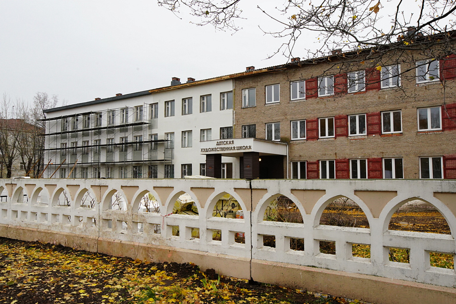 Радий Хабиров ознакомился с ходом ремонта художественной школы в Салавате