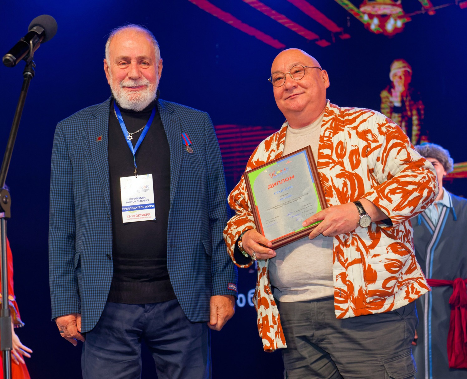 Альберт ЗАГИРОВ  Председатель жюри Виктор Шрайман и директор Акмолинского русского драмтеатра Бейбит Бахтыгареев.