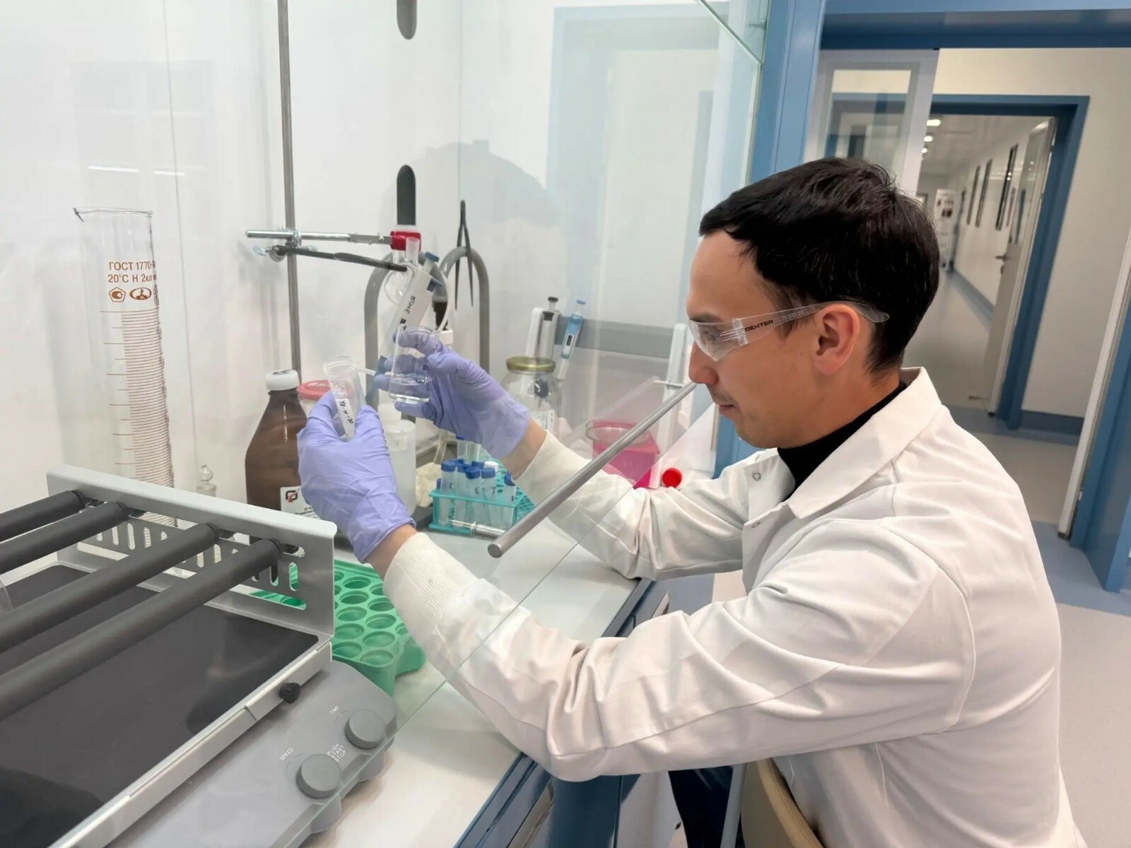 Уникальный пептидный синтезатор открыл новые возможности для медицины в Башкирии