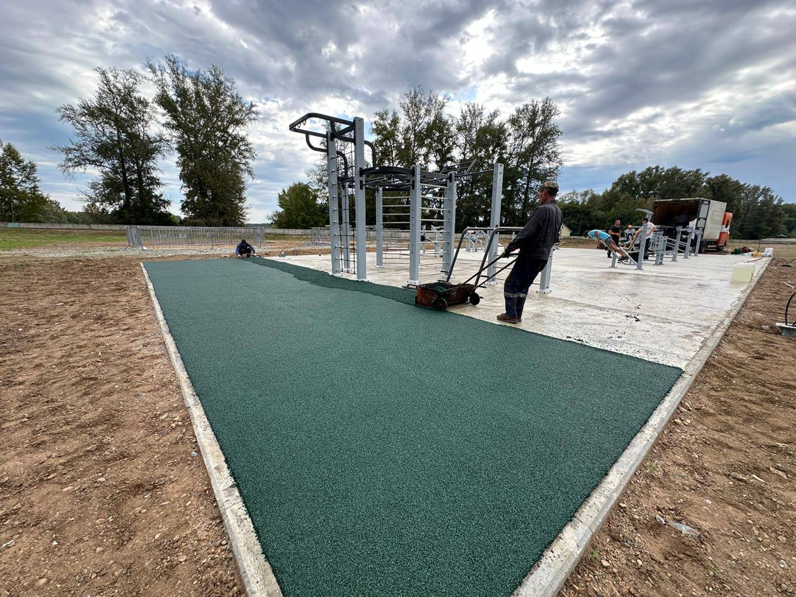 В Уфе установили первую из семи спортивных площадок от Сбера