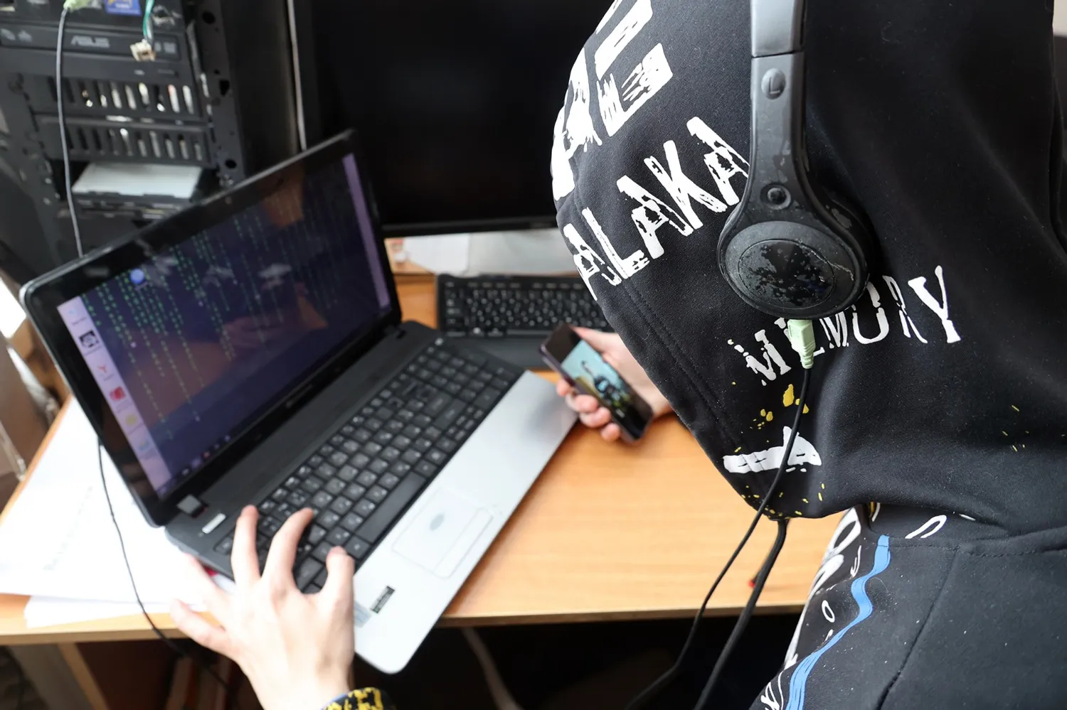 Александр ДАНИЛОВ  Излюбленная уловка мошенников — запуск вредоносных программ на гаджеты.