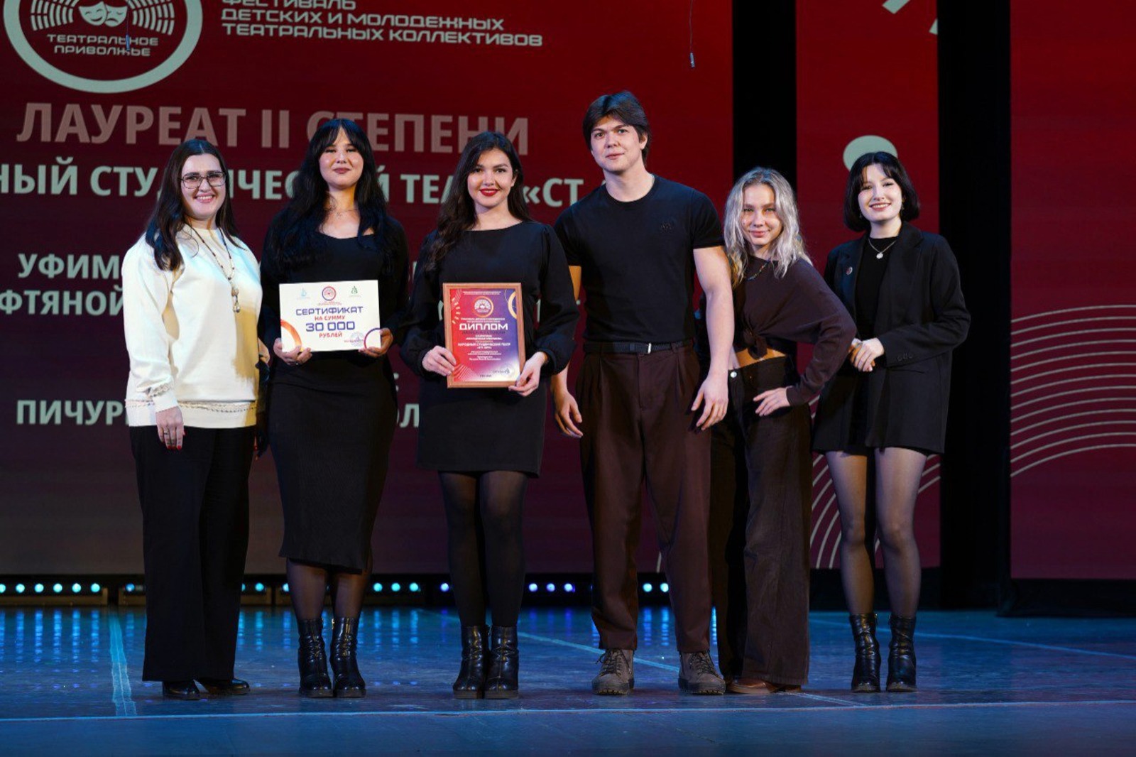 Рамиль НАФИКОВ  Сегодня не обязательно становиться актером, чтобы играть на сцене — было бы желание играть!