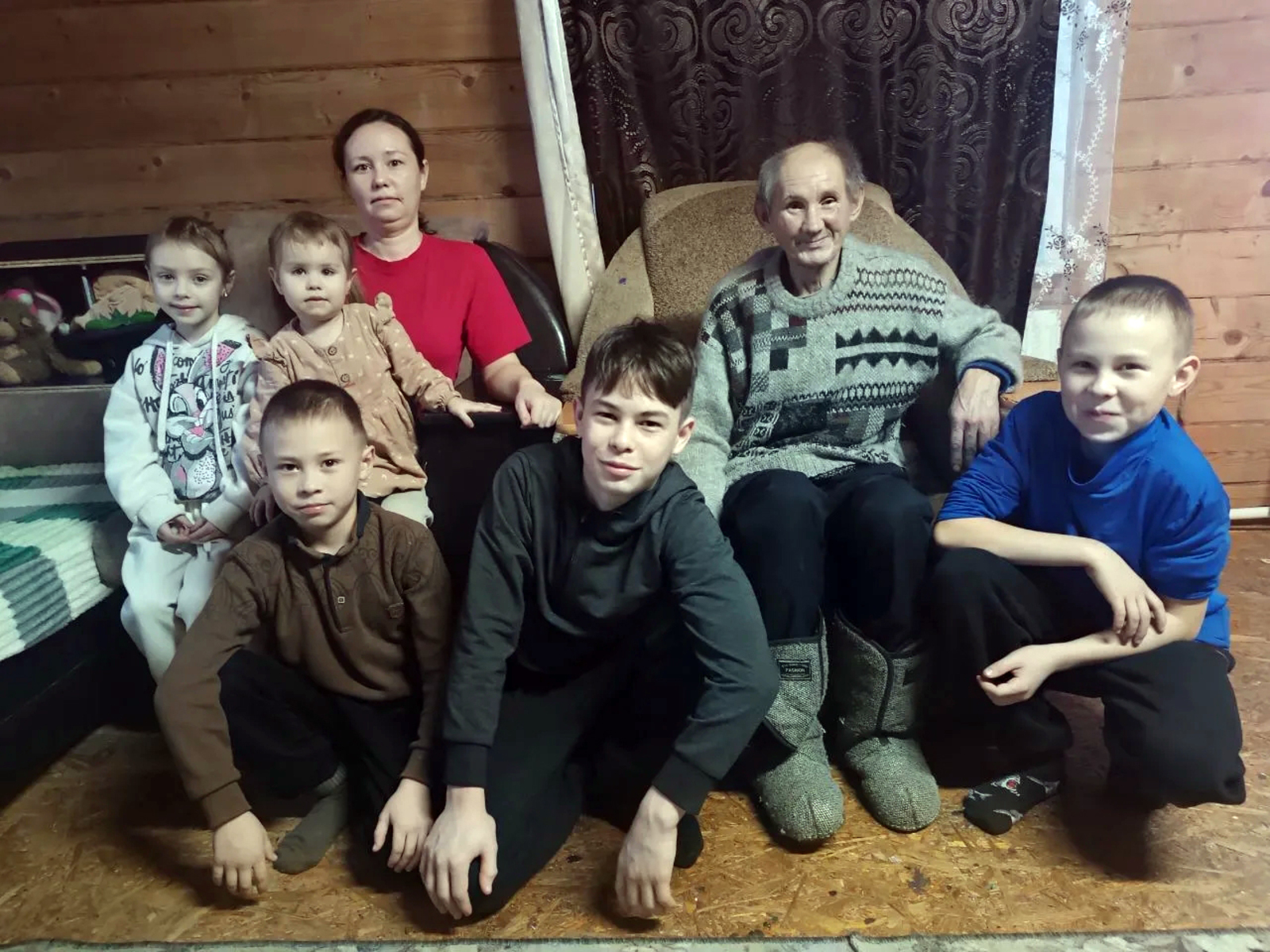 Подставить плечо тому, кто не может подняться