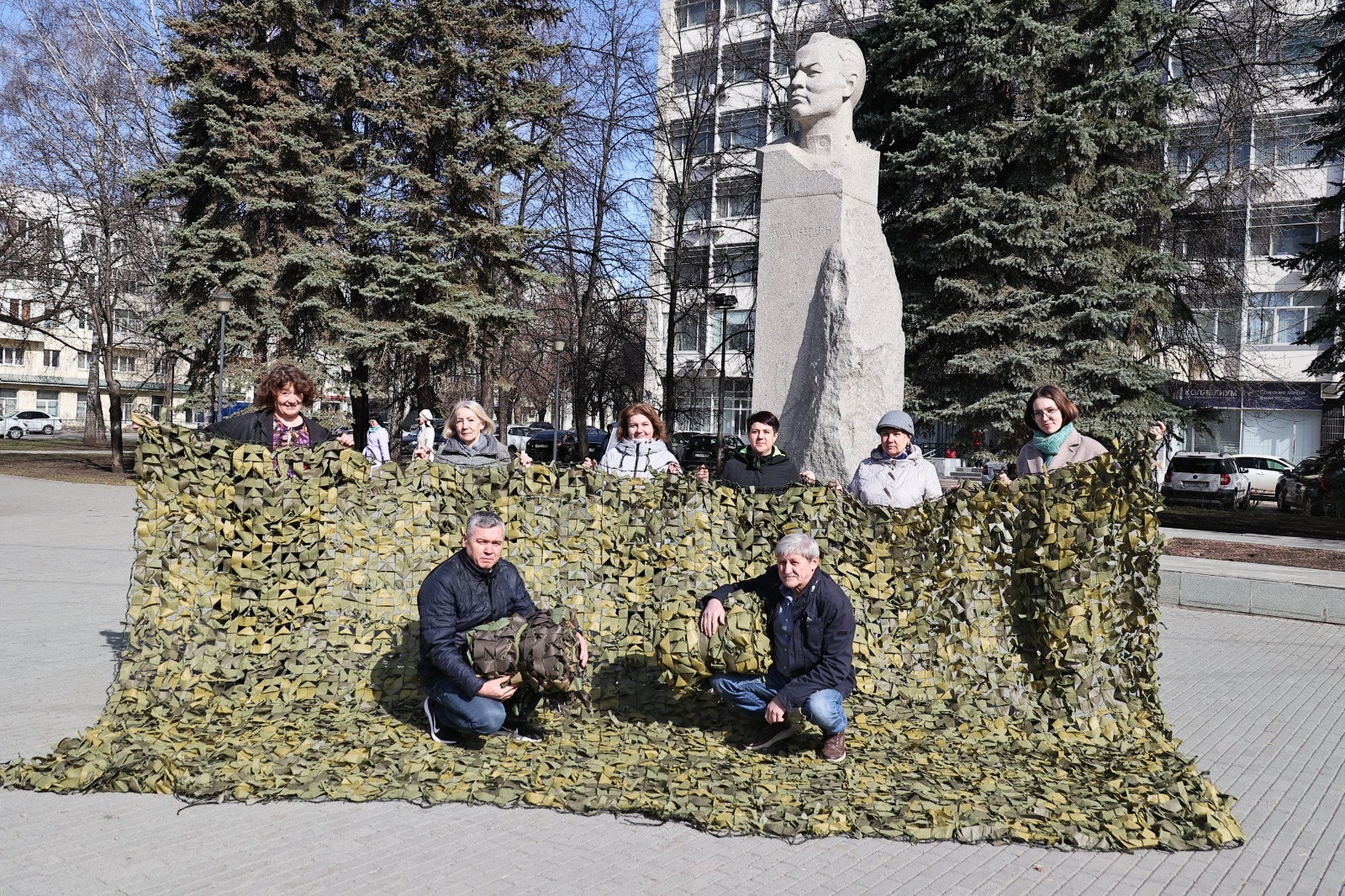 Александр ДАНИЛОВ  Есть такое дело — Родине помогать.