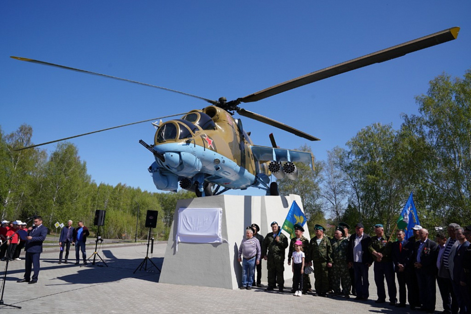 Памятник боевому вертолёту Ми-24 открыли в Чишмах в Башкирии