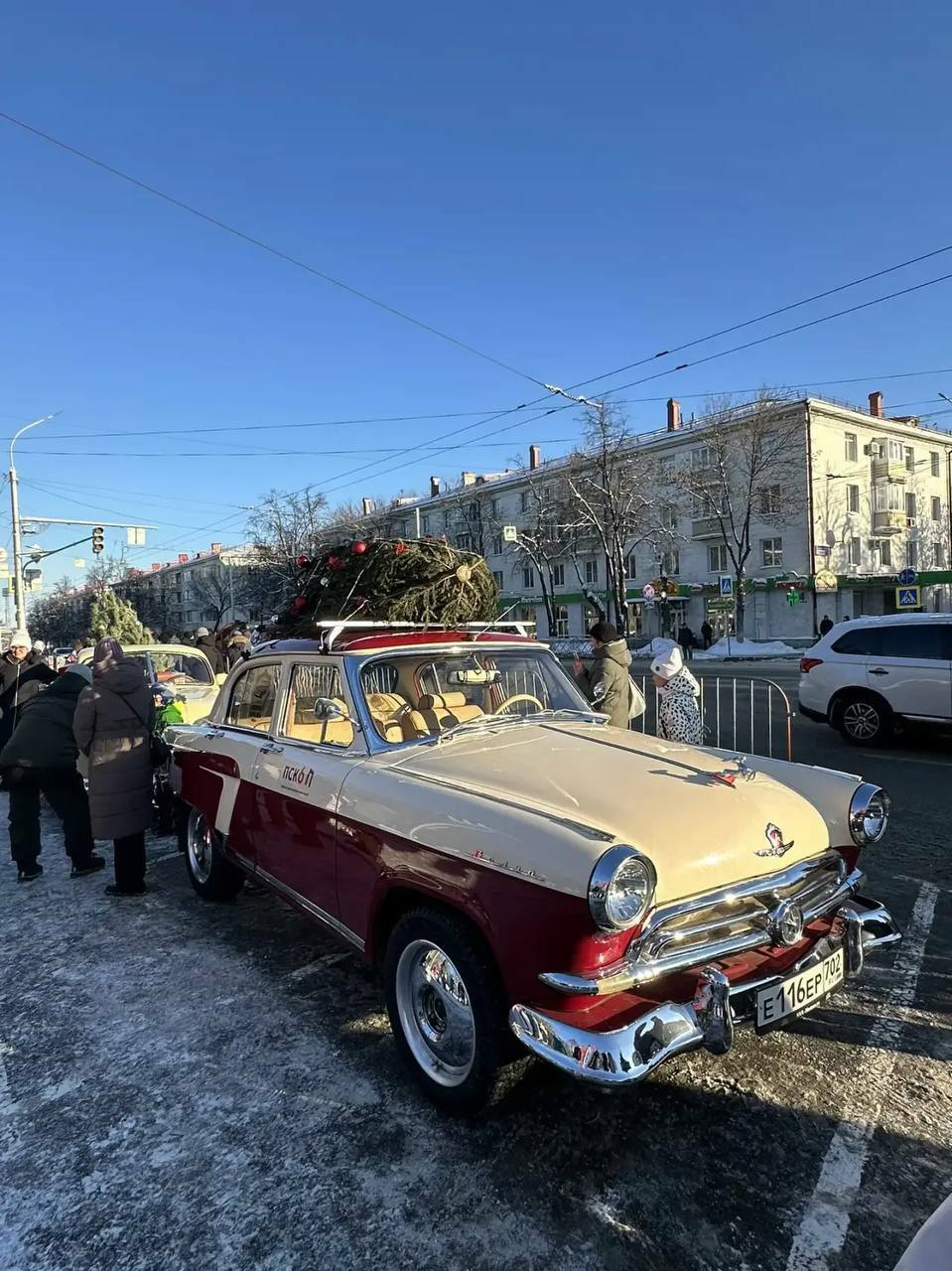 Ратмир Мавлиев поделился снимками с пробега ретромобилей