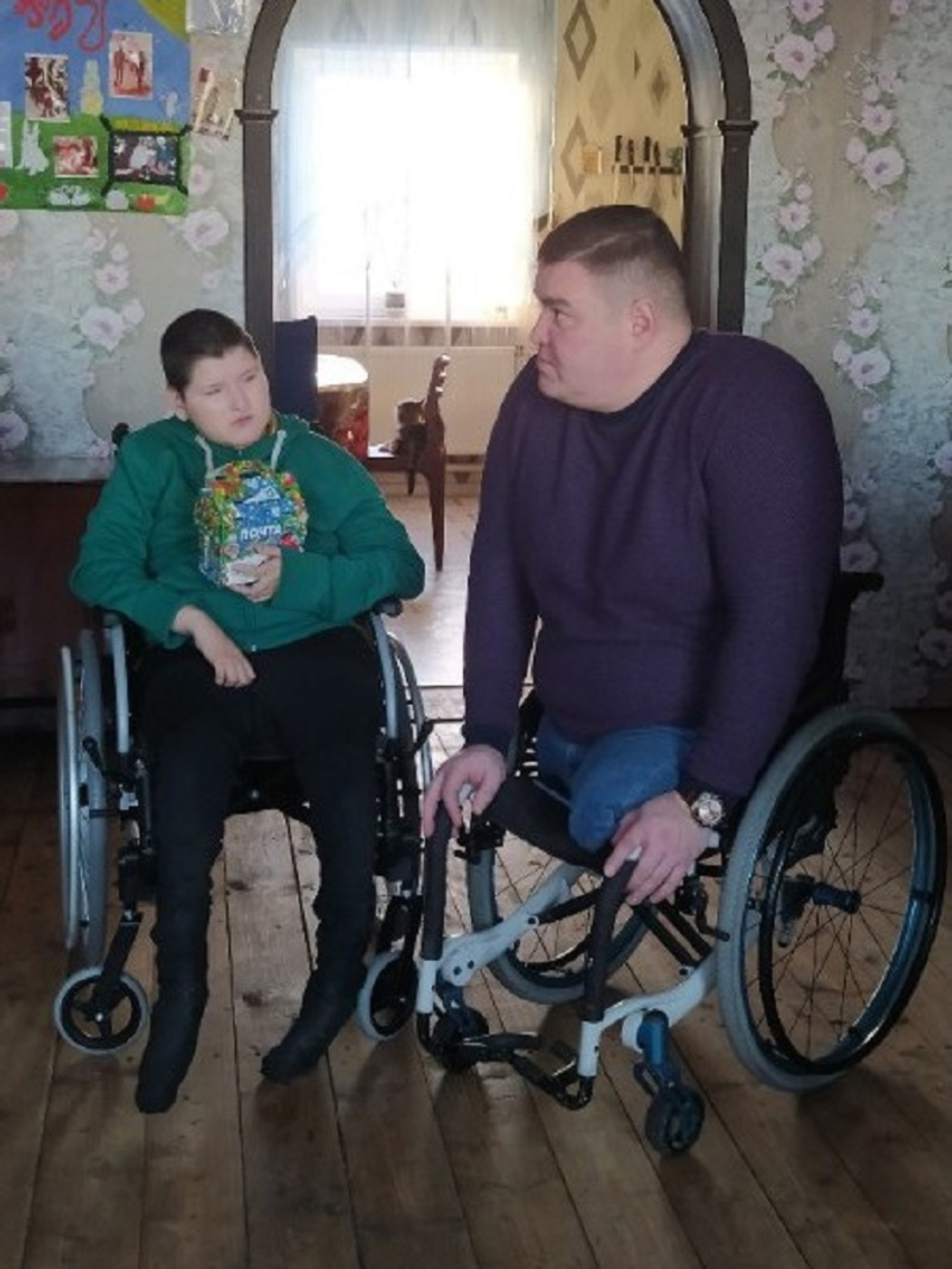 Ирек Зарипов подарил новую коляску мальчику с ДЦП, который взбирался по лестнице на руках