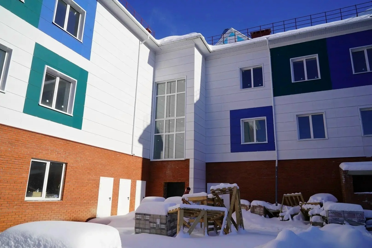 Радий Хабиров осмотрел строительство хирургического корпуса в Учалах