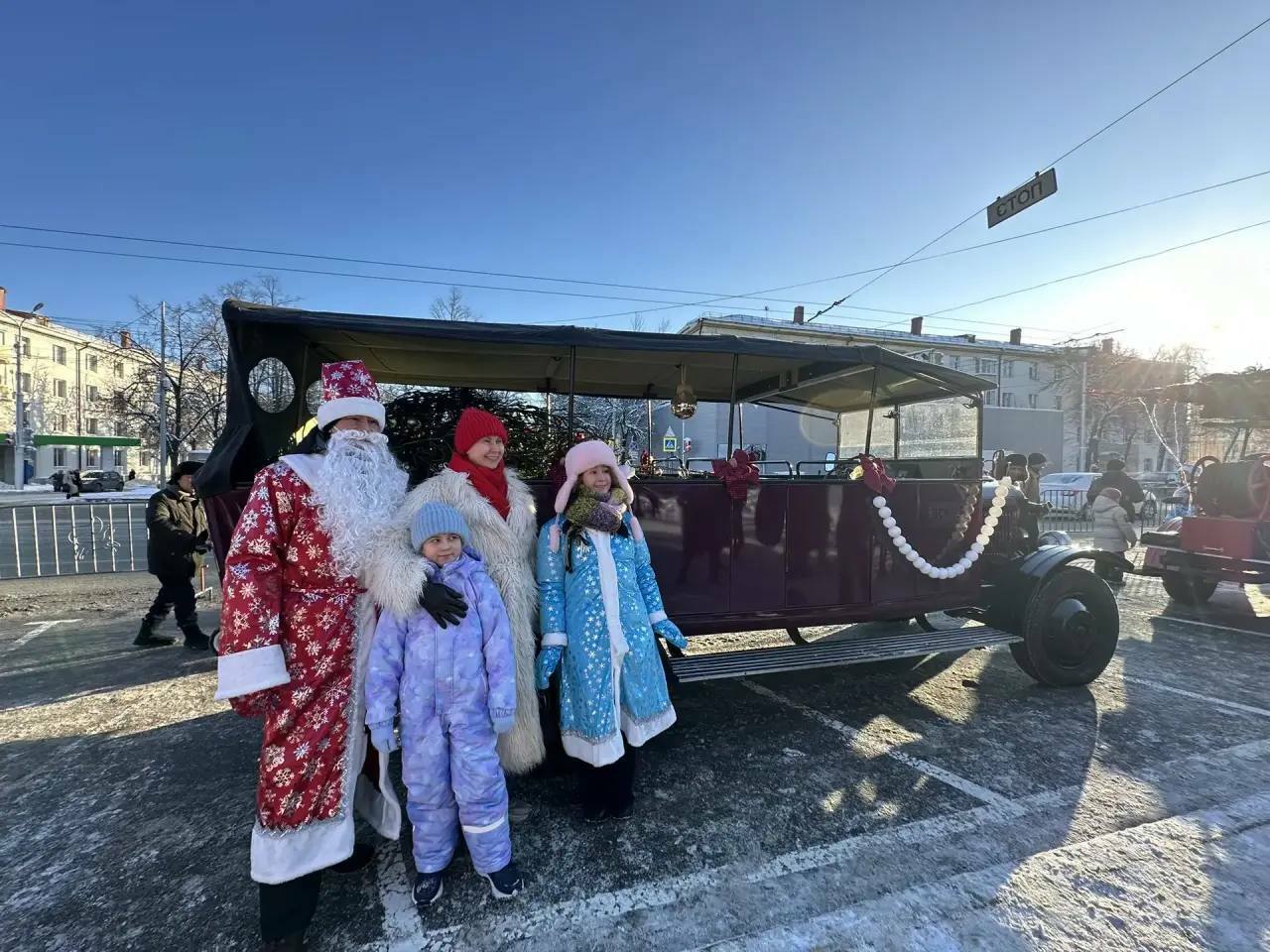 Ратмир Мавлиев поделился снимками с пробега ретромобилей