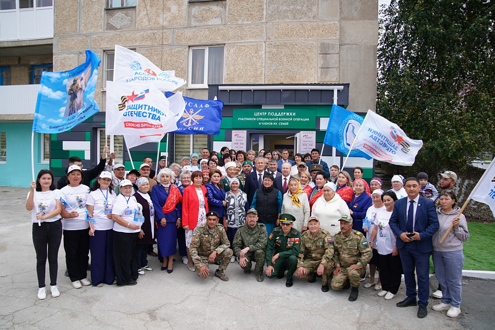 Глава Башкирии побывал в центре поддержки СВО в Баймаке