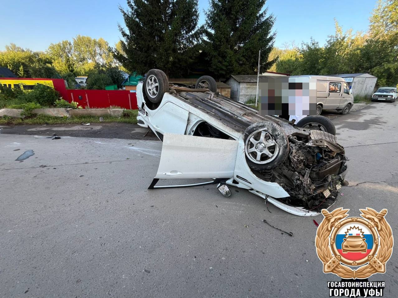 В Уфе пьяный водитель опрокинул машину