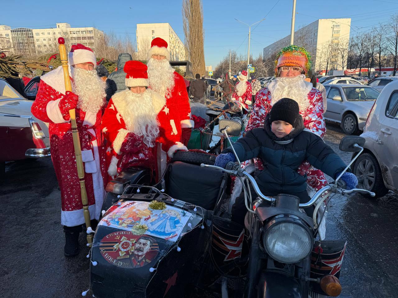 Ратмир Мавлиев поделился снимками с пробега ретромобилей