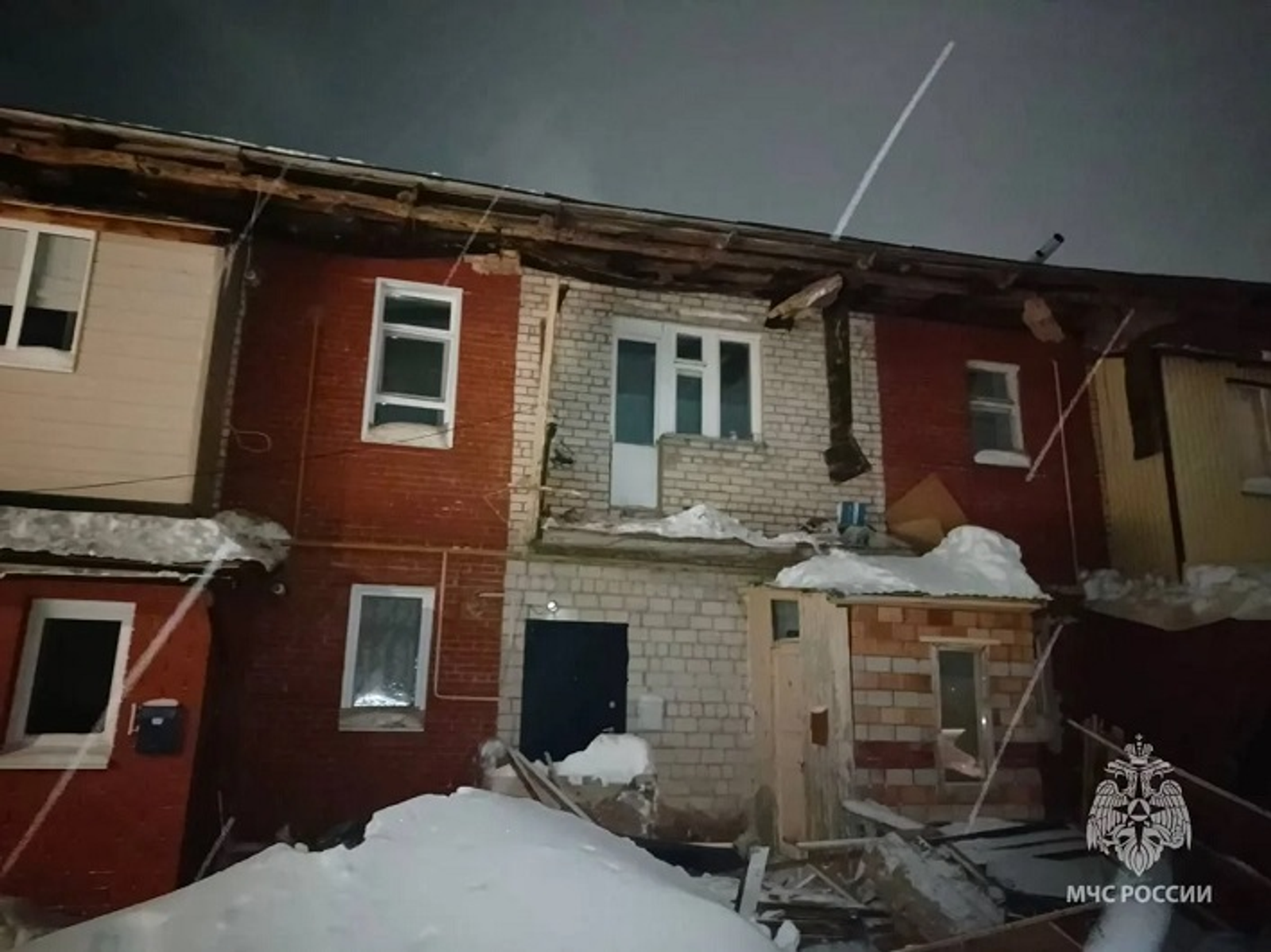 В Башкирии ночью обрушилась кровля многоквартирного дома