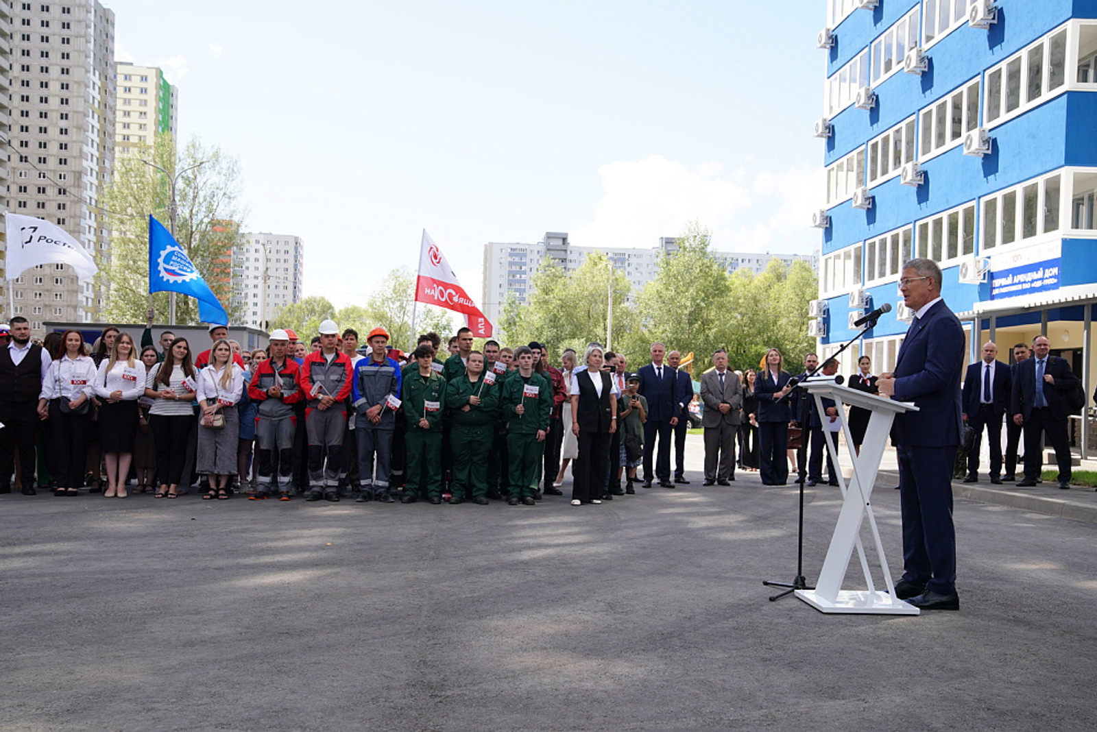 В Уфе сотрудники УМПО получили квартиры в арендном доме