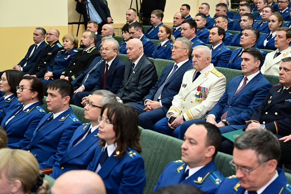 Глава Башкирии поздравил сотрудников прокуратуры с праздником