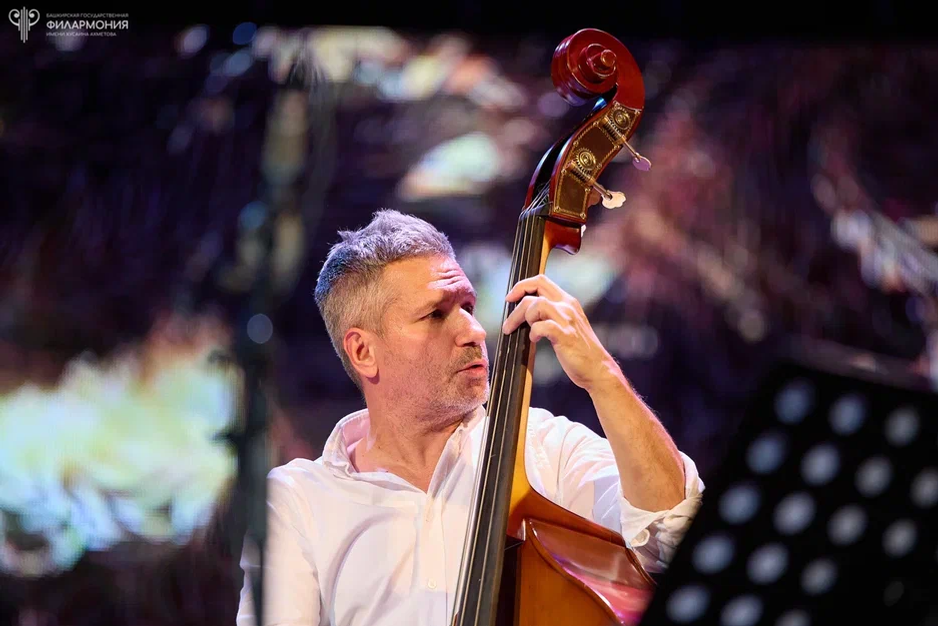 После пятилетнего перерыва в Уфе с триумфом выступил саксофонист Олег Киреев