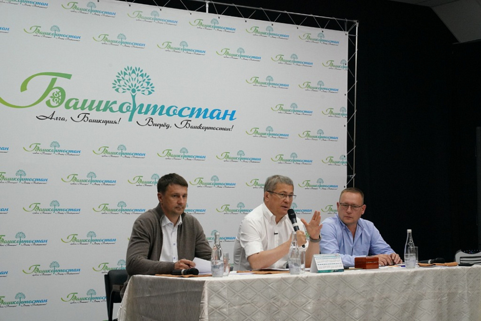 Радий Хабиров провел совещание глав сельских поселений пяти районов башкирского Зауралья