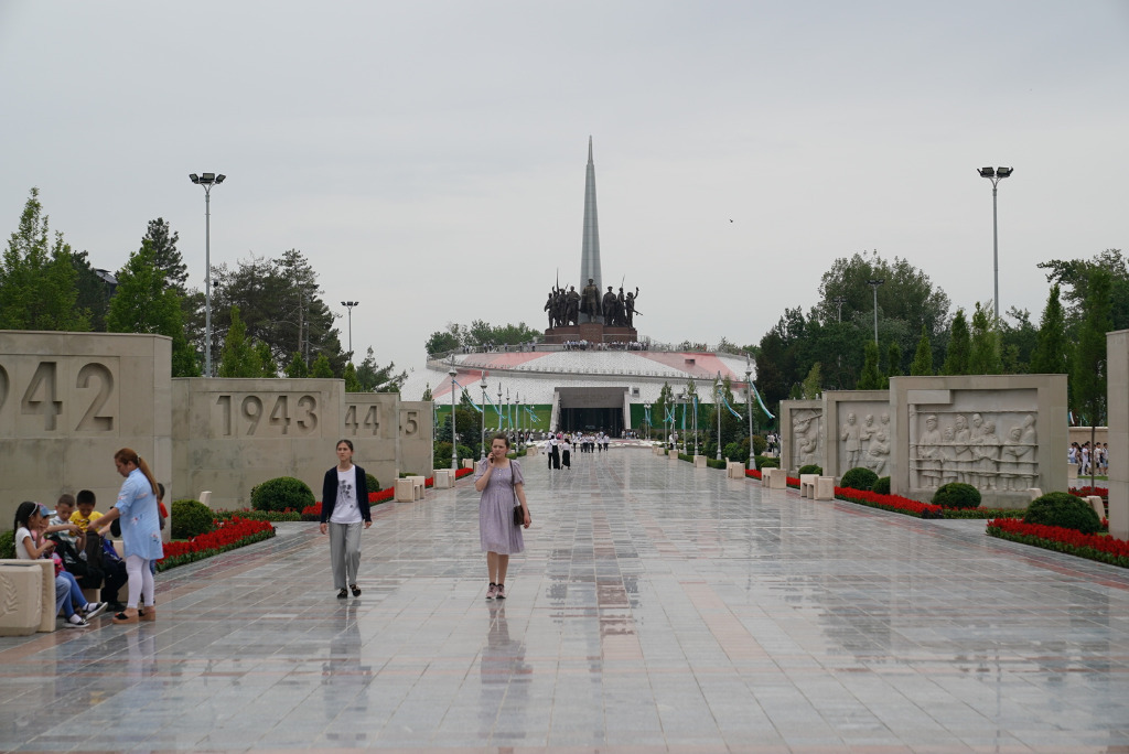 Делегация Башкирии побывала в мемориальном комплексе «Ода стойкости» в Узбекистане