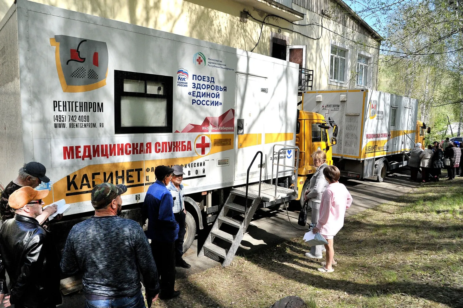 Раиль КАЛИМУЛЛИН За два дня в Тунгатарово бригада медиков приняла 284 человека.