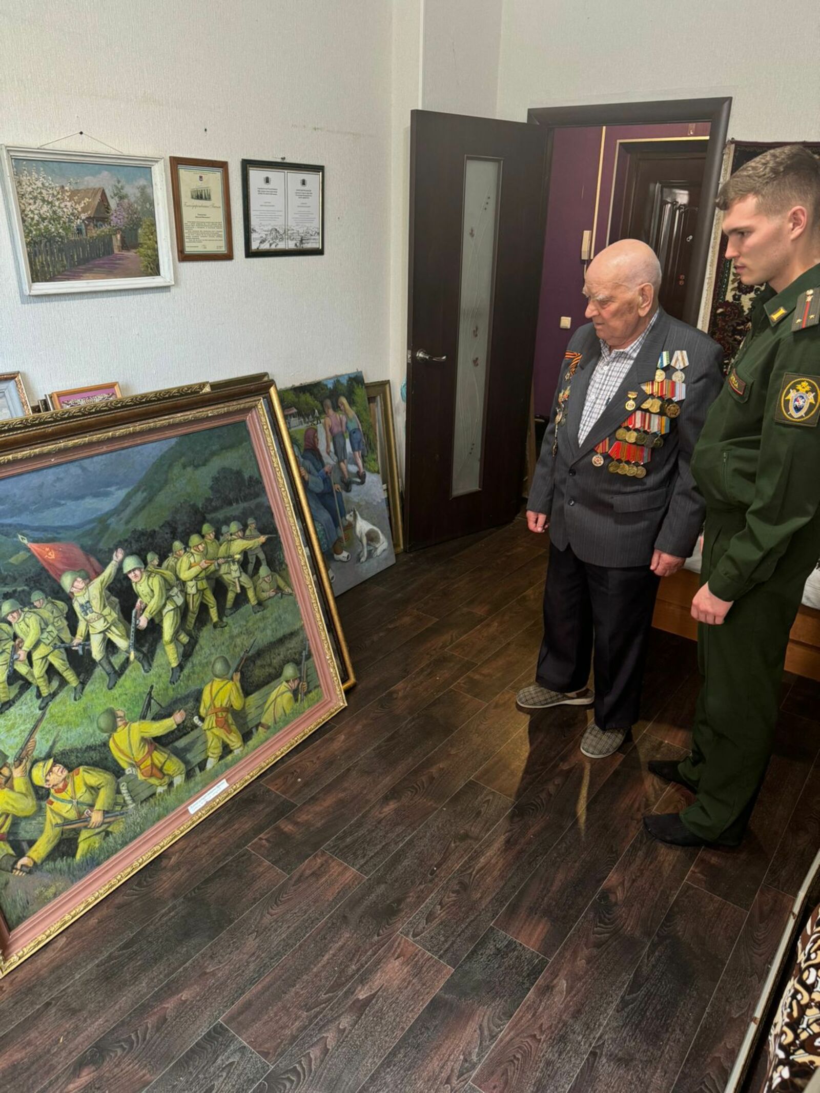 В Уфе военные следователи навестили ветерана Великой Отечественной войны