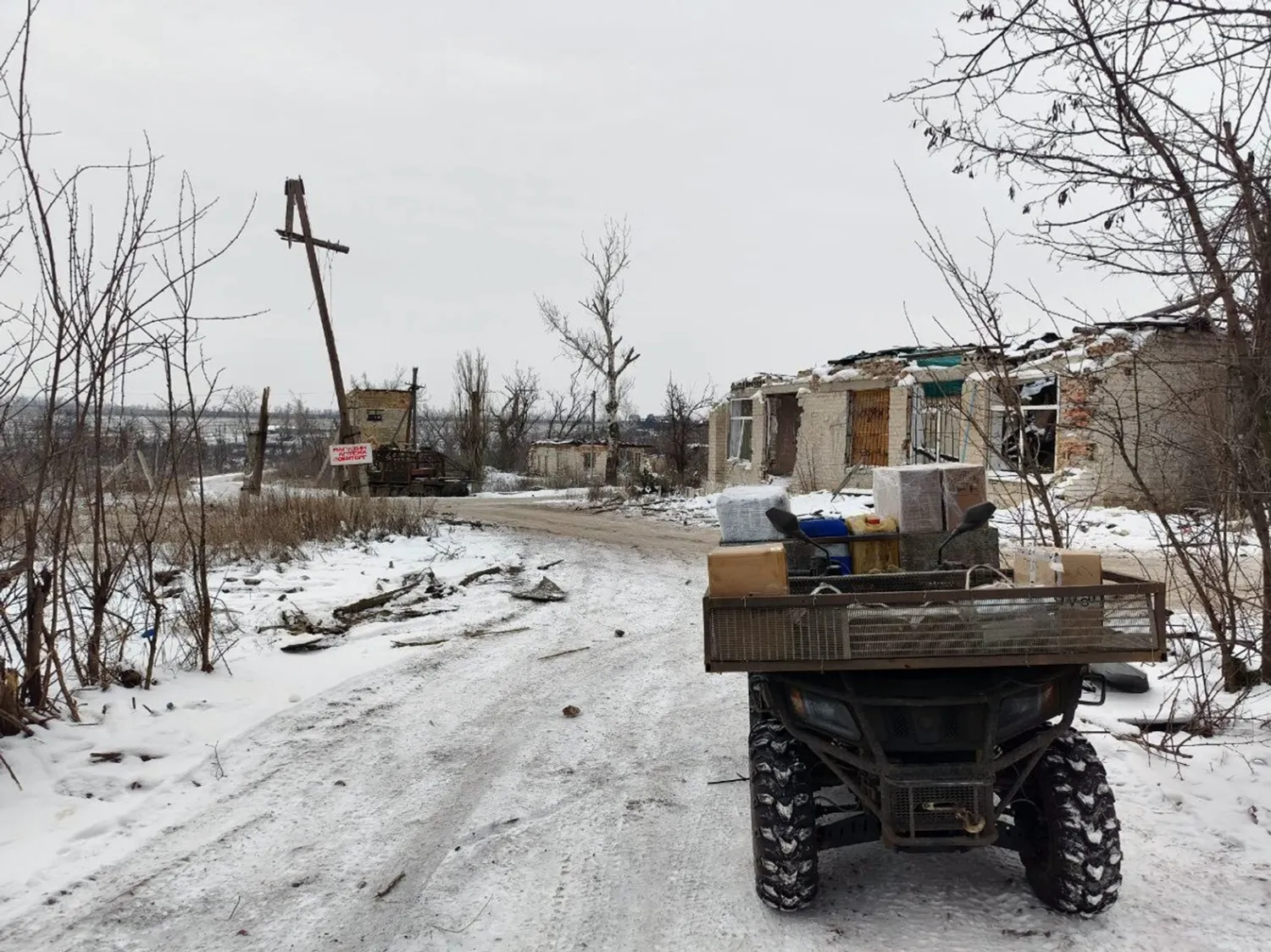 из личного архива бойца Все необходимое для боевых расчетов развозят на квадроцикле.